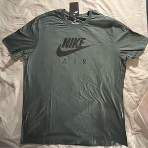 Nike Men's Dark Green Tee